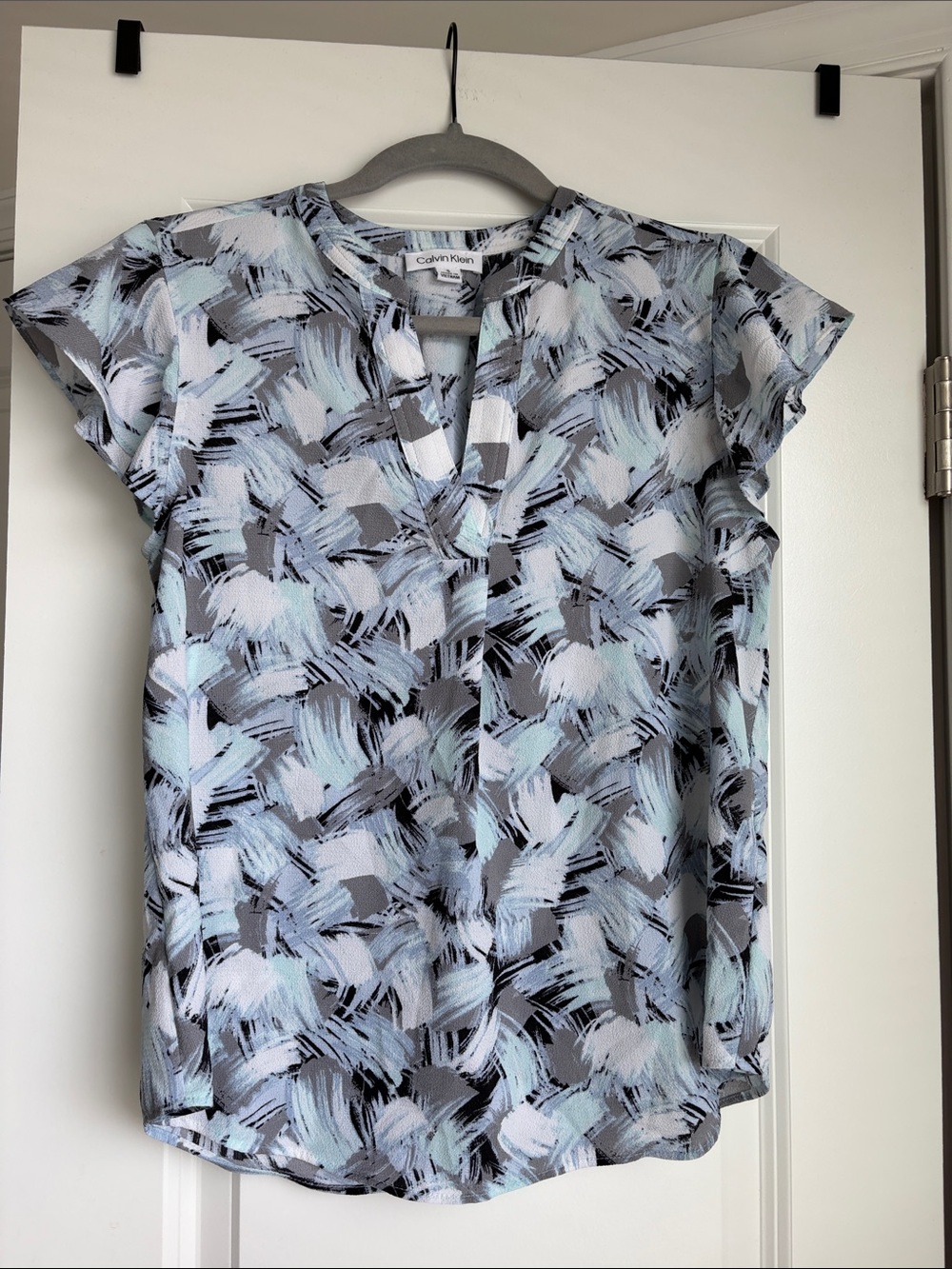 Calvin Klein Women's Abstract Brushstroke Cap-Sleeve Top in Light Blue/Gray